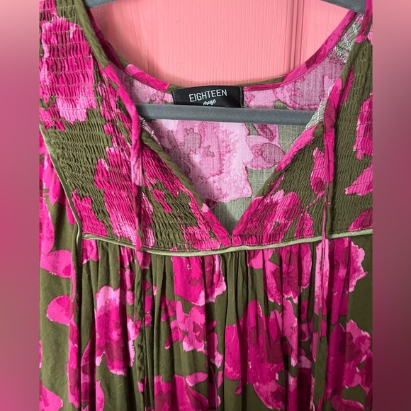 Highland park boutique dress
VGUC - Picture 4 of 5